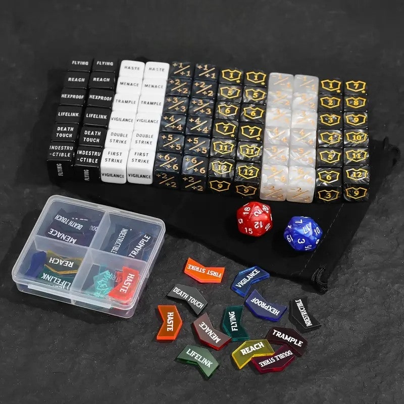 Storpack - 86 MTG tärningar med förvaringspåse och låda